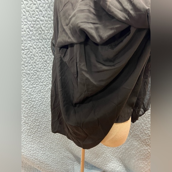 Long sleeve smocked top - Picture 7 of 10